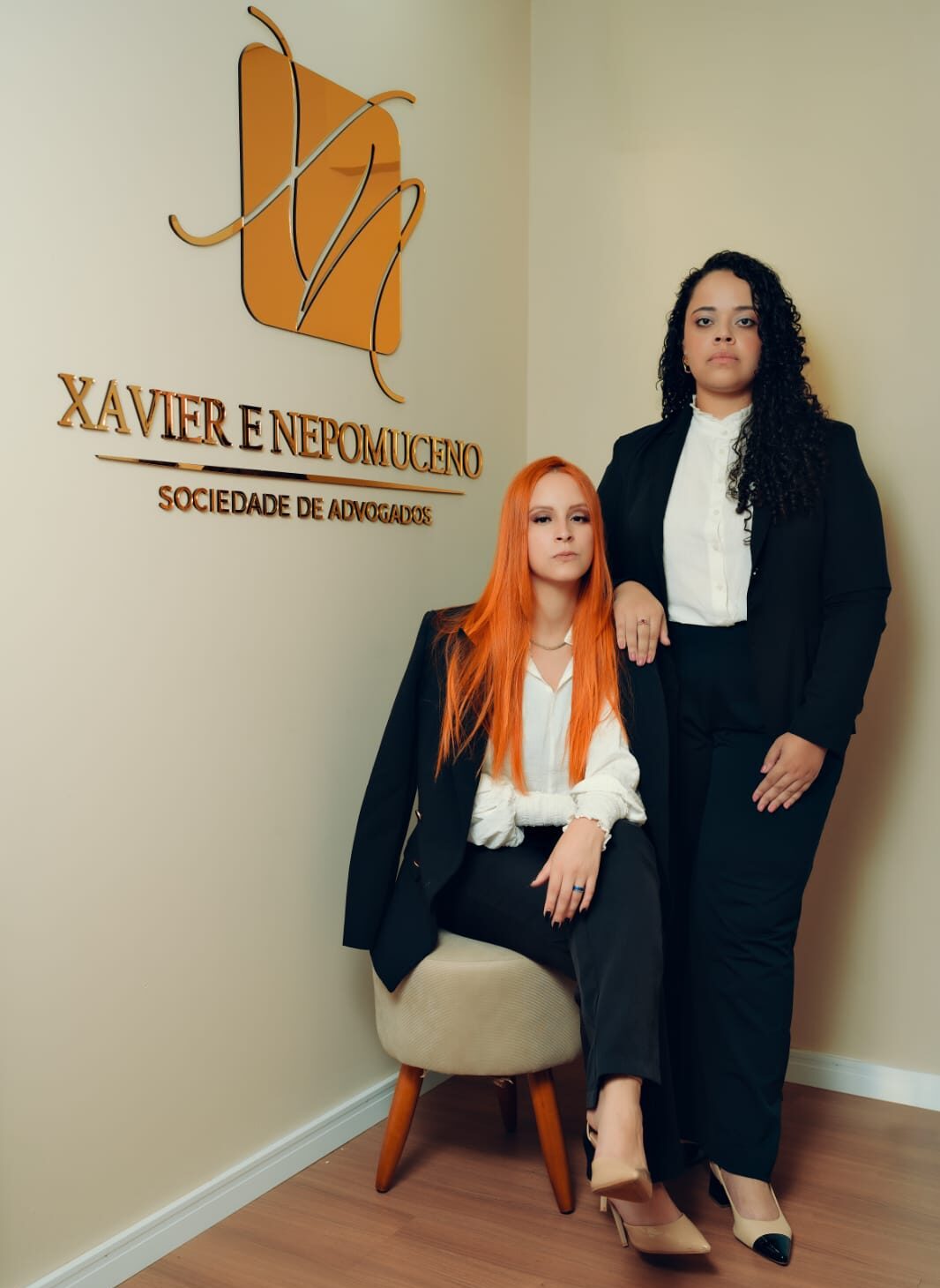 Dra. Vitória Xavier e Dra. Driely Nepomuceno no escritório